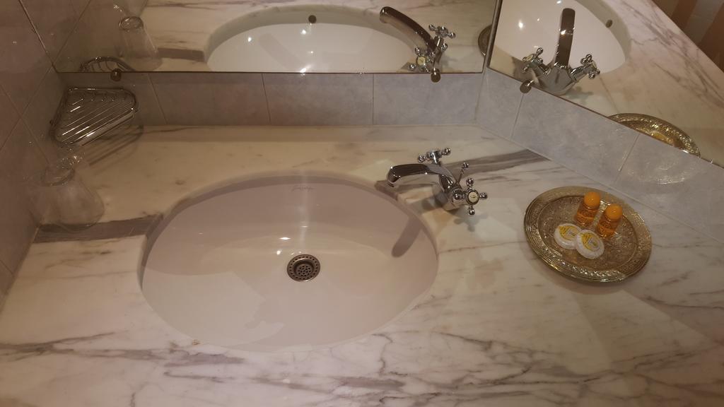 Rania Belmadina Hotel Casablanca Extérieur photo