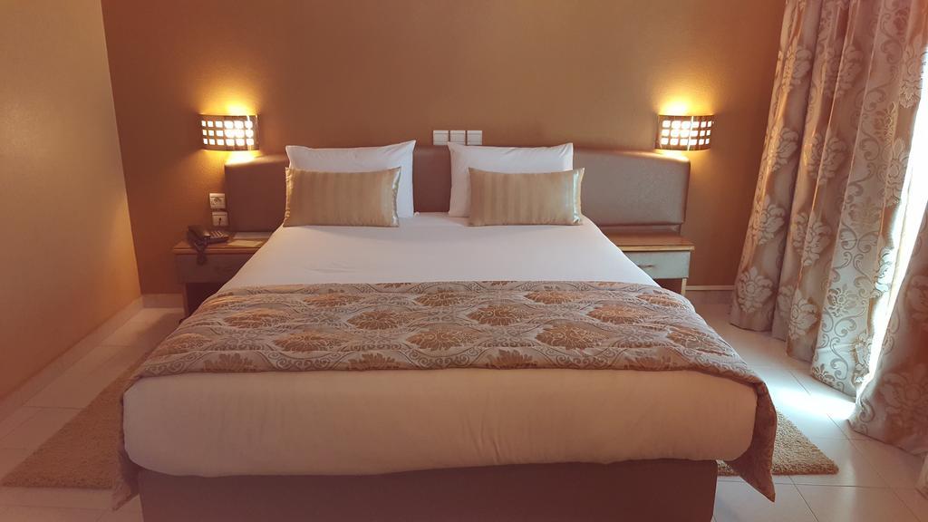 Rania Belmadina Hotel Casablanca Extérieur photo
