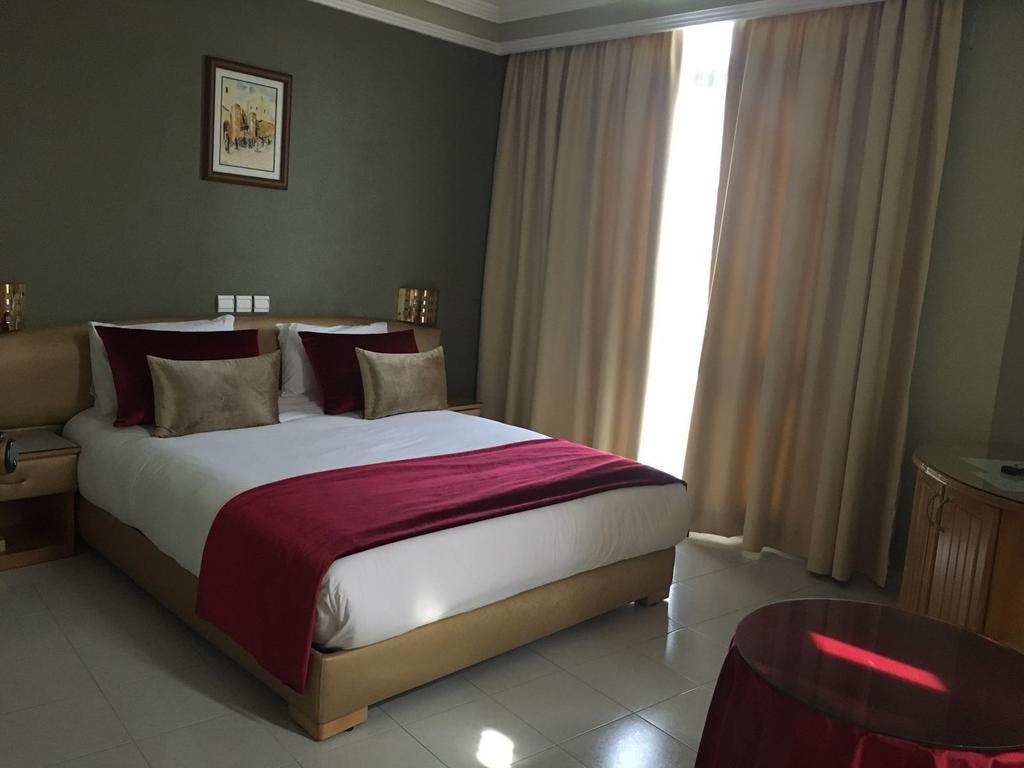 Rania Belmadina Hotel Casablanca Extérieur photo