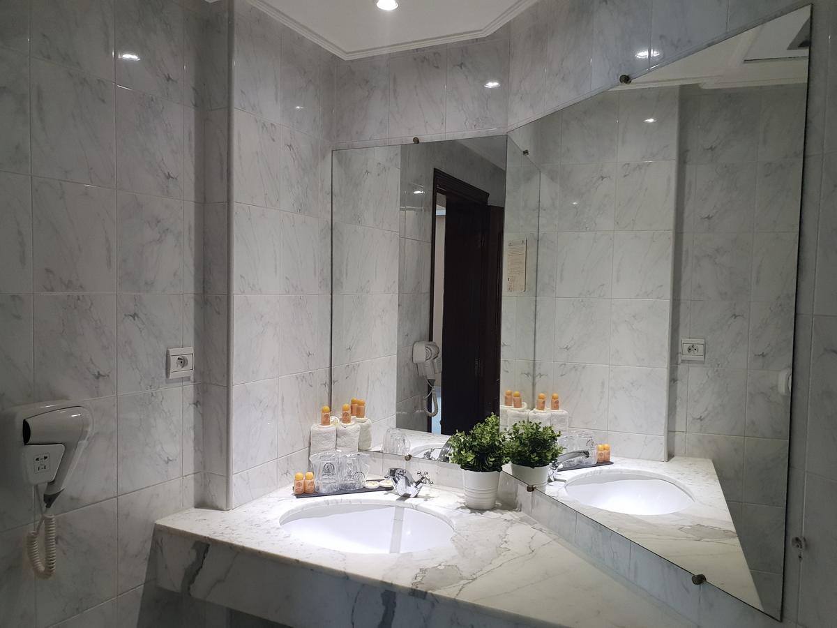 Rania Belmadina Hotel Casablanca Extérieur photo
