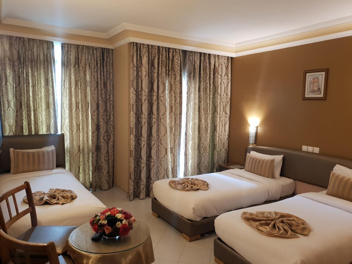 Rania Belmadina Hotel Casablanca Extérieur photo