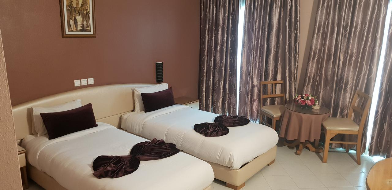 Rania Belmadina Hotel Casablanca Extérieur photo