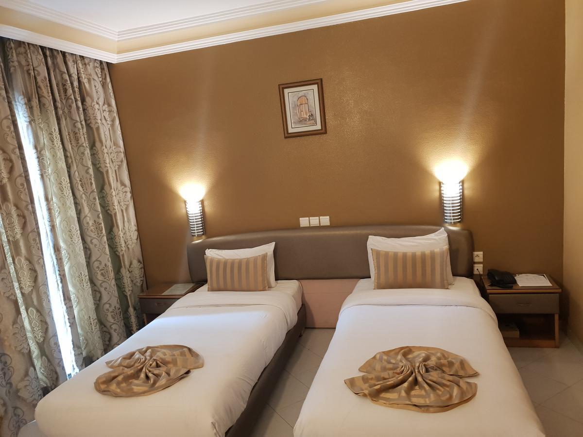 Rania Belmadina Hotel Casablanca Extérieur photo